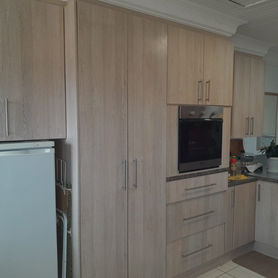 4 Bedroom Property for Sale in Wavecrest Eastern Cape